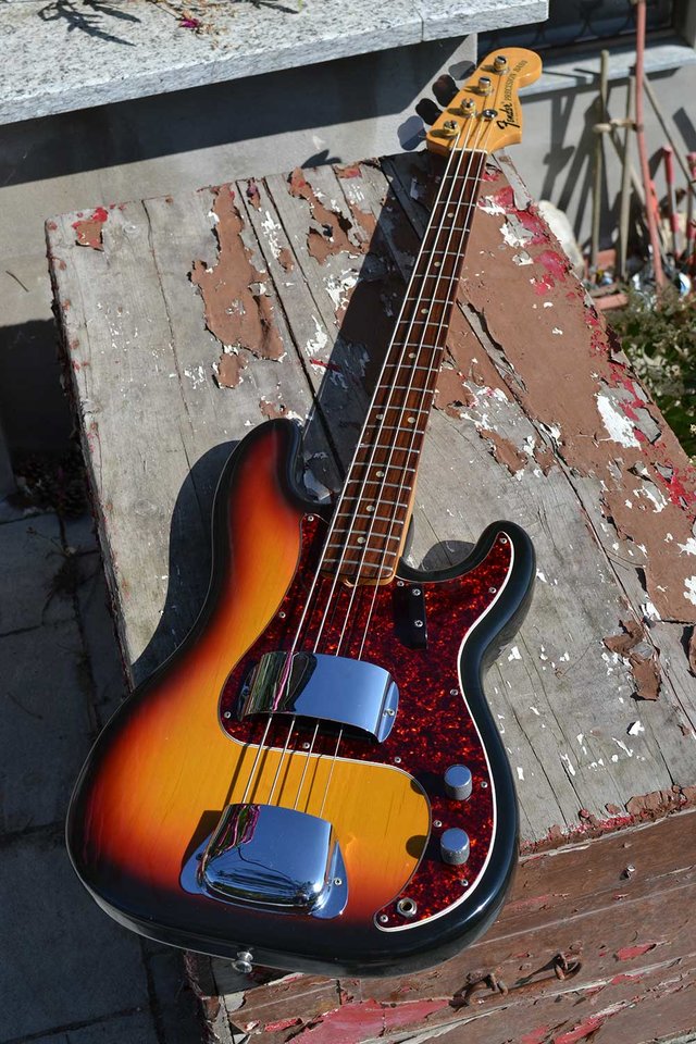 1968_Fender_Precision_Bass_233512_02.jpg