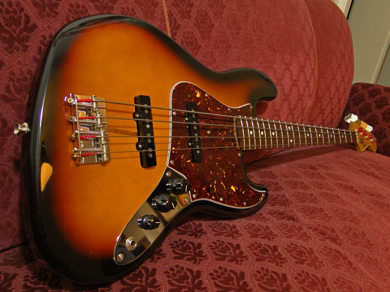 2_2013_Squier_Fender Bass.jpg