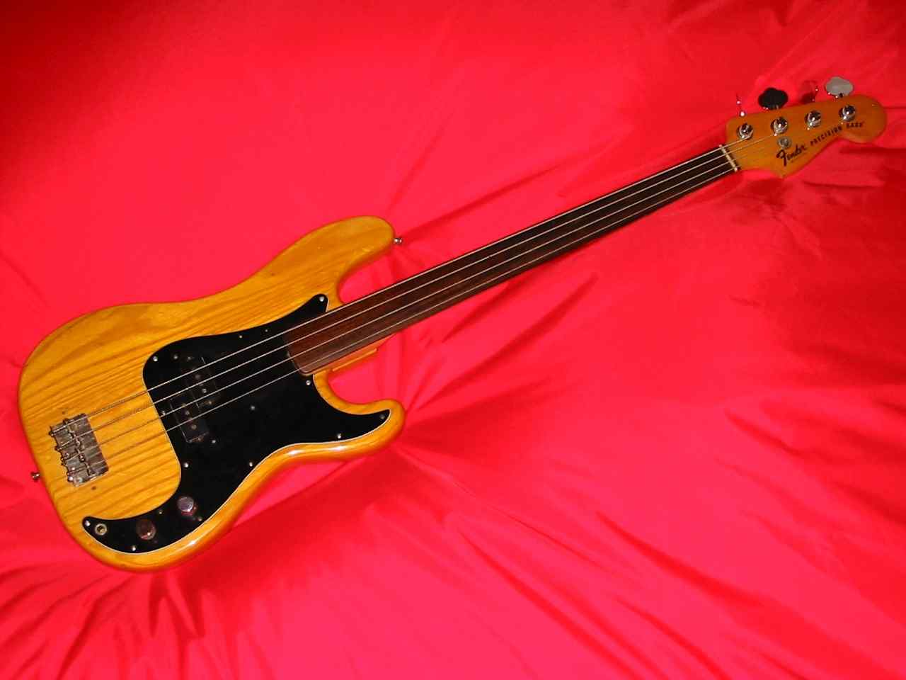 79fretless.jpg