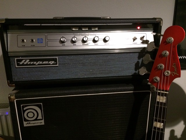 Ampeg V4B - 1 (1).jpg