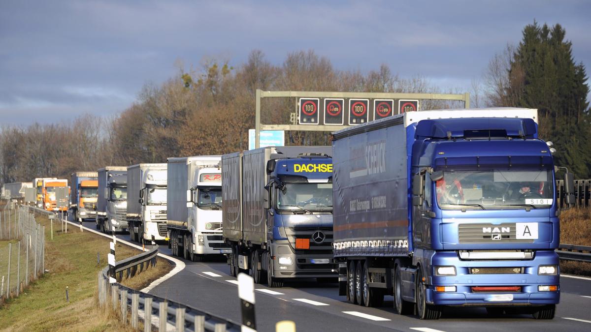 Autobahn-A8-am-Irschenberg-Bayern.jpg