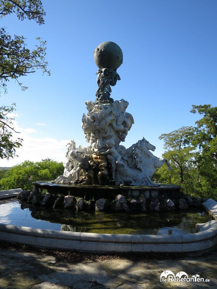 brunnen-im-plateau-des-poetes-in-beziers.jpg