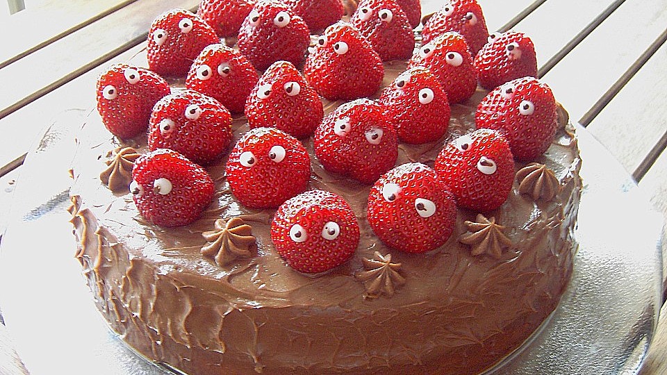 erdbeertorte-mit-augen.jpg