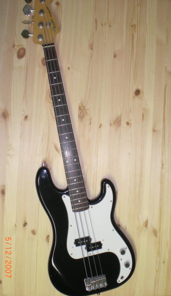 fender Black front.jpg