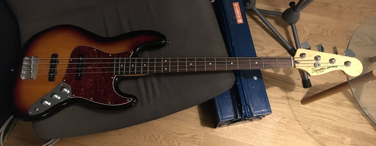 fender liegt rum.jpg