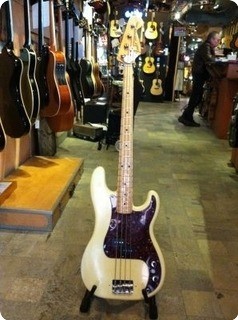 fender-Precision-1976-Natural-big.jpg