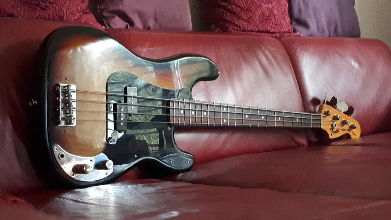 fender precision bass.jpg