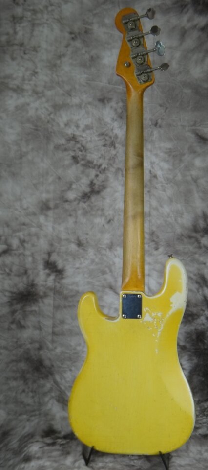 Fender-Precision-Bass1965olwh02.jpg