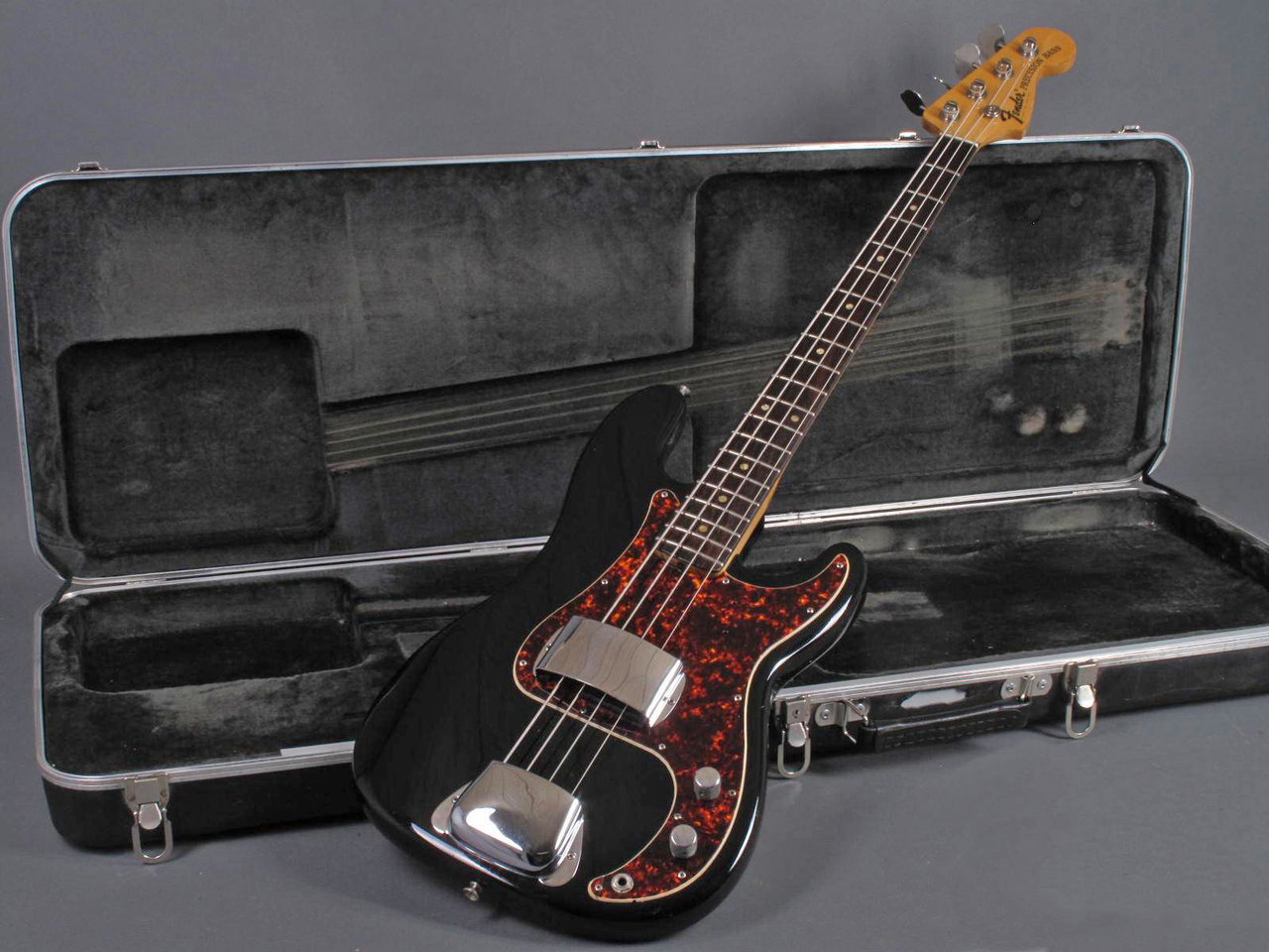 Fender69PBassBlk37440_9.jpg