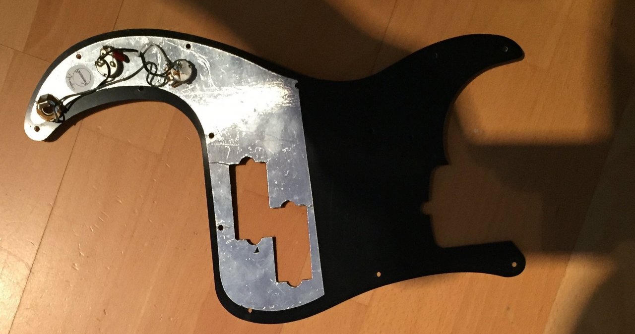 fender_pickguard.jpg