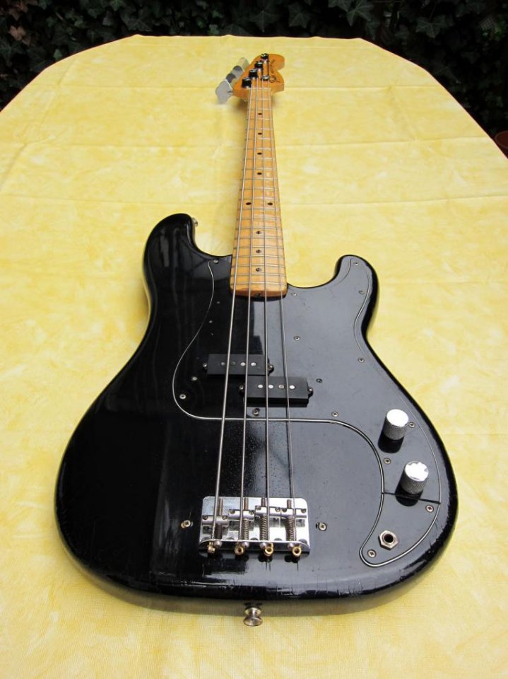 FenderPrecisionBlackPers1_zpsb1cd6fe9.jpg