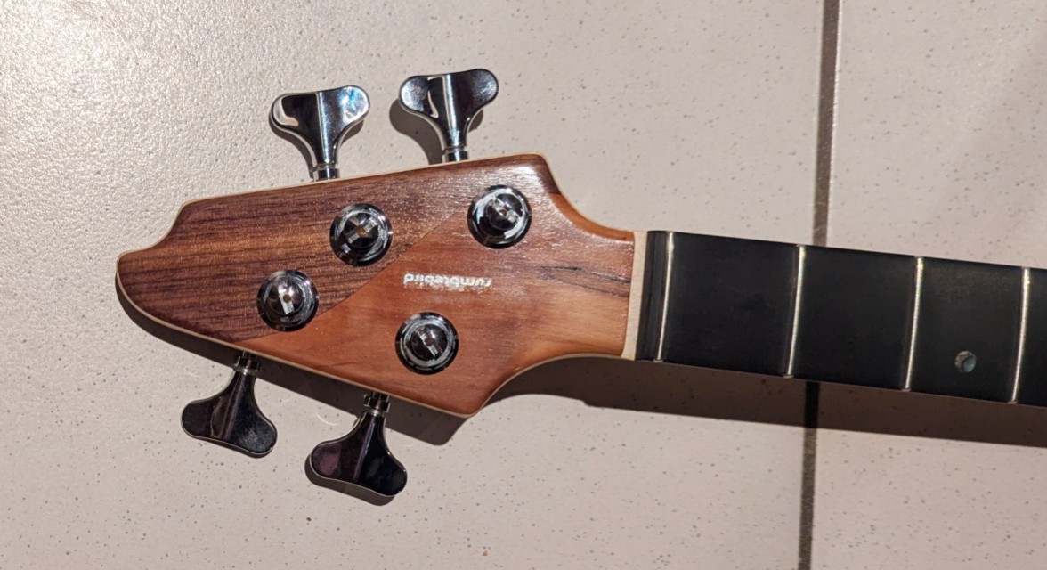 Headstock 3 klein.jpg