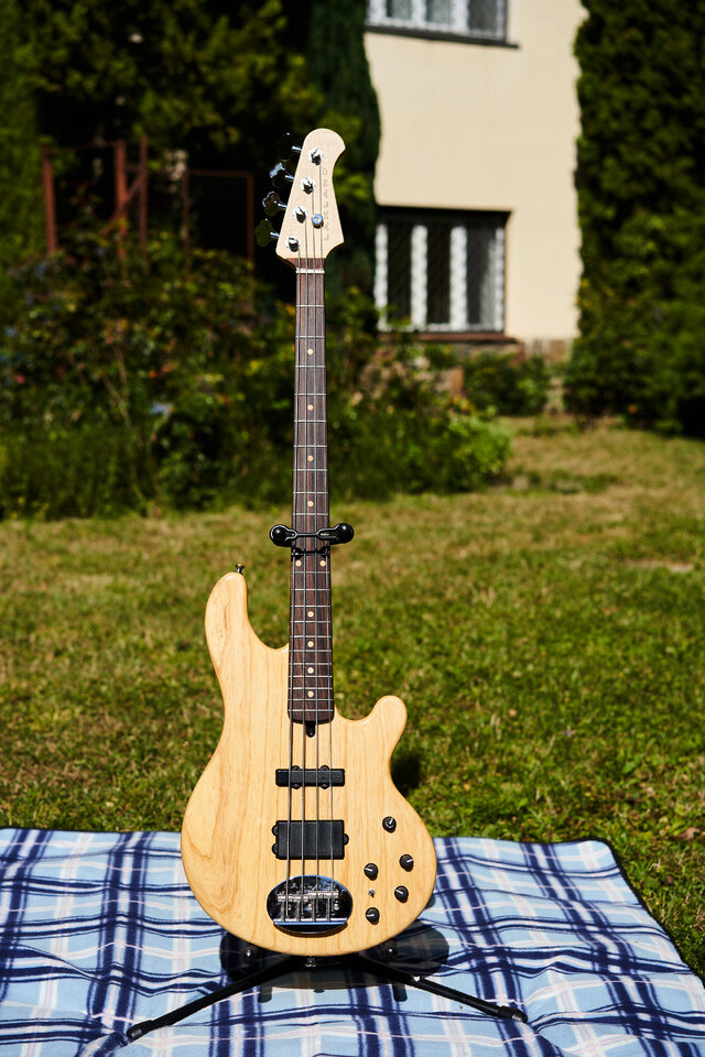 Lakland4414-1.jpg