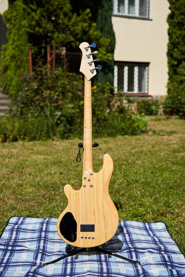 Lakland4414-2.jpg