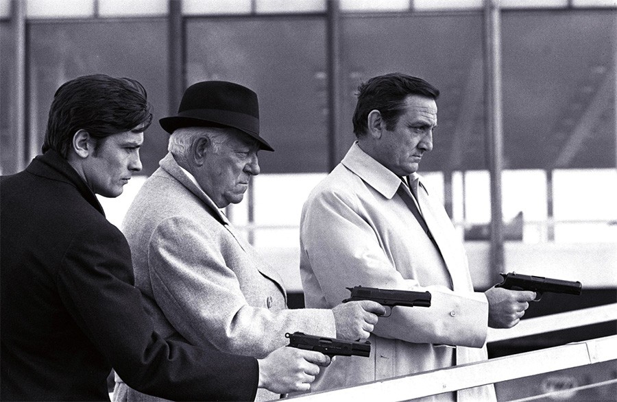 lino-Ventura-jean-gabin-et-alain-delon-pistolets-a-la-main-film-clan-des-siciliens-.jpg