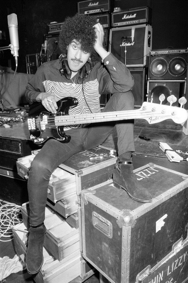 Lynott Fender BB.jpg