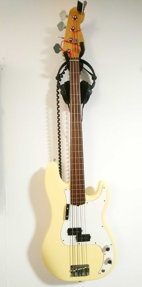 preci fretless usa.jpg