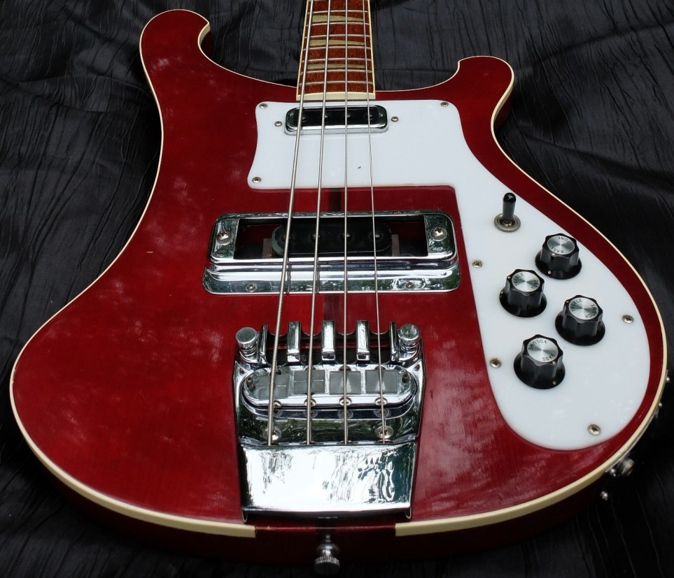 Rickenbacker4001_74_frontkorpus.jpg