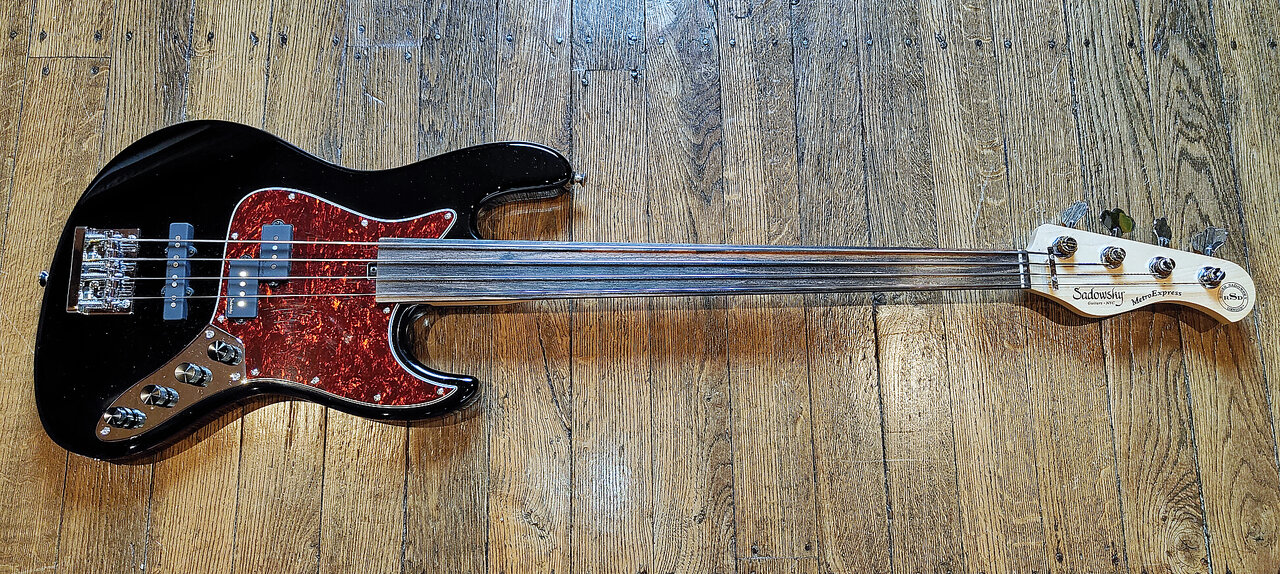 Sadowsky RSD Metroexpress Hybrid 21 Fretless (1).jpg