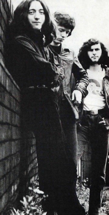 taste-rory-gallagher-in-front.jpg