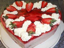 torte-erdbeer-joghurt-sahne-herz-rezept.jpg