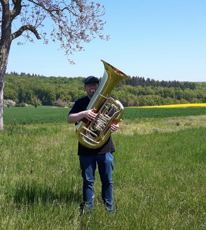 Tuba.jpg