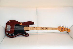 Fender Preci 78 Walnut.jpg