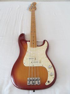 Fender USA Preci.jpg