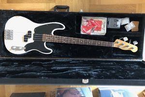 Reserviert: Fender Mike Dirnt Roadworn P-Bass