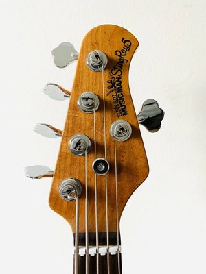 Stingray 5_headstock vorn.JPG