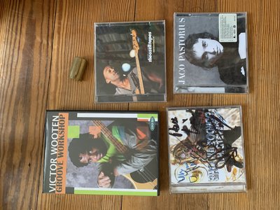 Bass-CDs und Victor Wooten-DVD