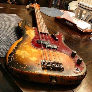 Suche Vintage Precision Bass Body aus Anfang 70er