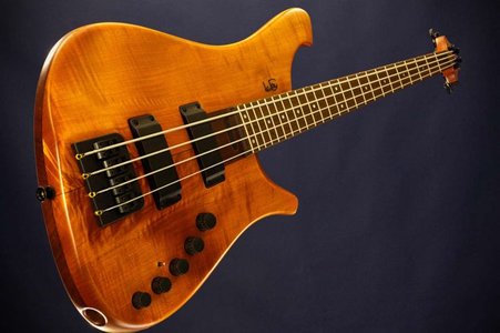 Looking for a Le Fay bass with 4 strings and 24 frets