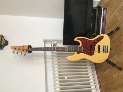 Jazz Bass von Schecter