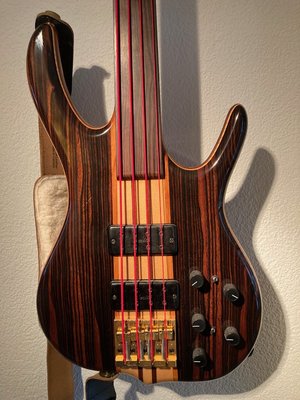 Ken Smith BSR4EG Fretless Ebony/Walnut