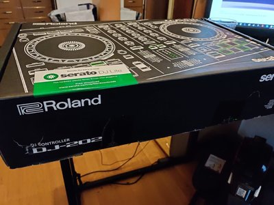 Roland_DJ_202_04.jpeg