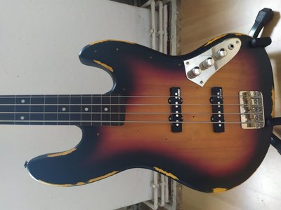 Vintage Jazz Bass Icon Fretless