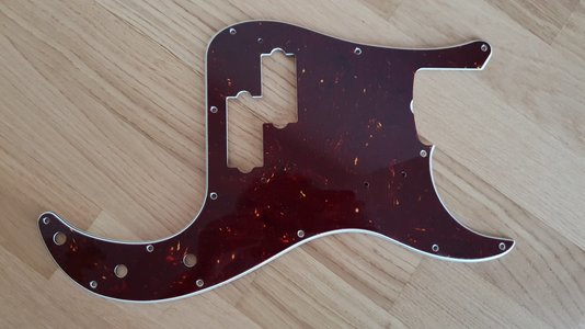 Fender P-Bass Pickguard Tortoise Shell