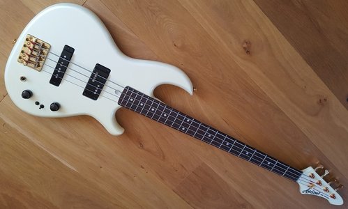 [suche] Aria Pro 2 RSB Deluxe in pearl white mit golden HW