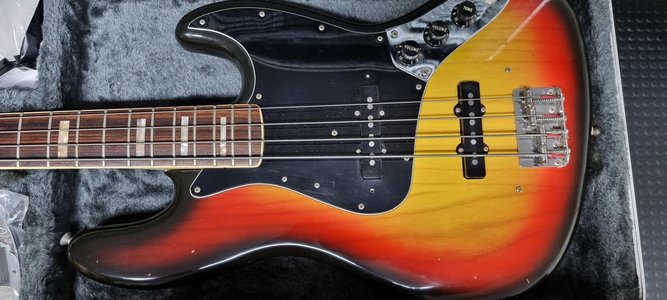 fender_jazz_bass_3.jpg