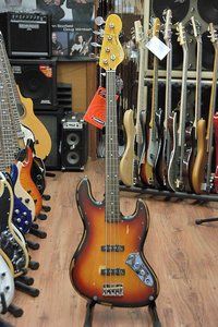 Vintage-JB-Fretless.jpg