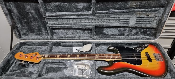 fender_jazz_bass_1.jpg