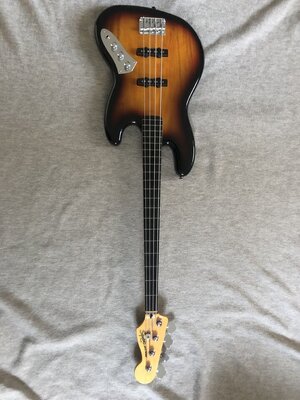 Verkauft: Squier (by Fender) Jazz Bass fretless