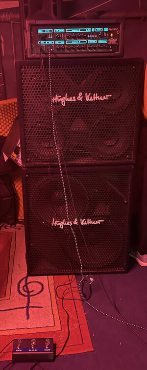 Bass Amp: Hughes & Kettner BassBase 600 mit HK-Boxen 210H & 410H