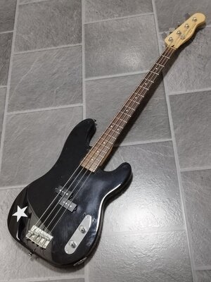 SQUIER Fender Mike Dirnt Precision Bass