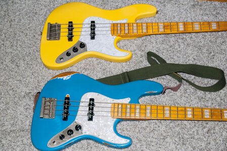 Suche "Fame Deuce 4" Bass (bevorzugt Canary Yellow - Shredded)