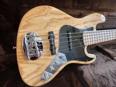 Lakland_5560 (5).jpg