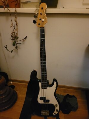 Fender Precision Squier 1984 32 scale Japan