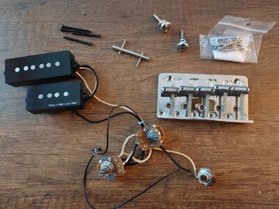 5string Pbass pickup (P5R)+ harness, knobs, string retainer and bridge