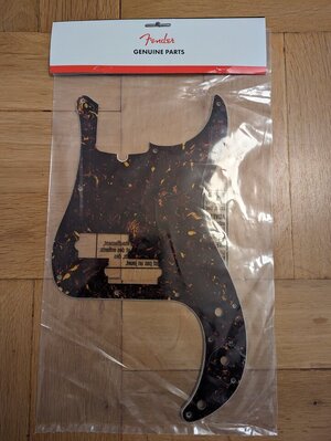 Fender USA Pickguard Precision Bass 13-Loch 4-lagig Tortoise